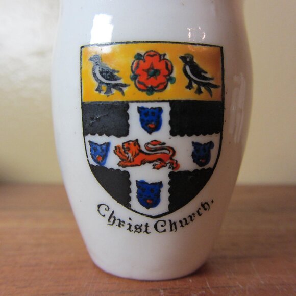 W.H. Goss crested heraldry china vintage Christ Church (GC075 Grace) - Picture 3 of 6